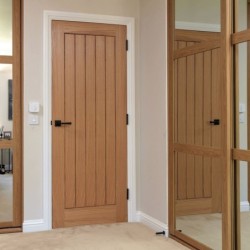 JB Kind Thames Oak Internal Suffolk Prefinished Door Cottage Style 1981 x 711 x 35mm