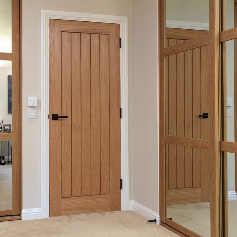 JB Kind Thames Oak Internal Suffolk Prefinished Door Cottage Style 1981 x 711 x 35mm