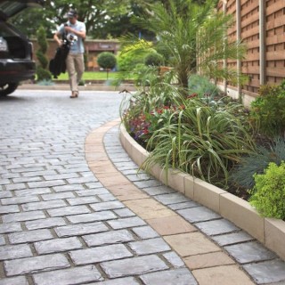 Marshalls Caramel Cream Versuro Border 915 x 150mm